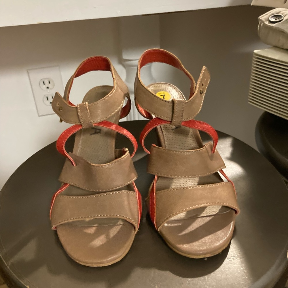 ESSKA Women’s Sz 7 tan/burnt orange leather heeled sandals